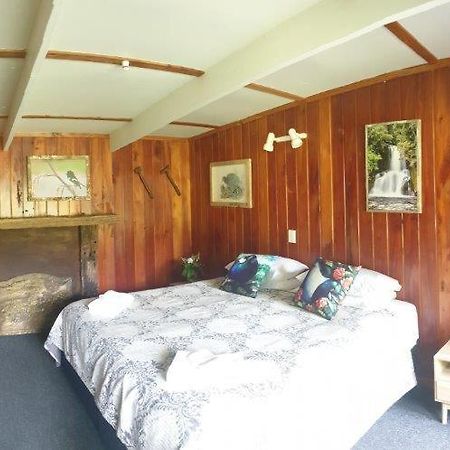 Blackfern Lodge Waimiha Exterior photo